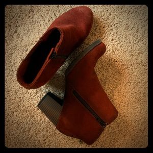 Clark’s Red/Orange worn ankle boots